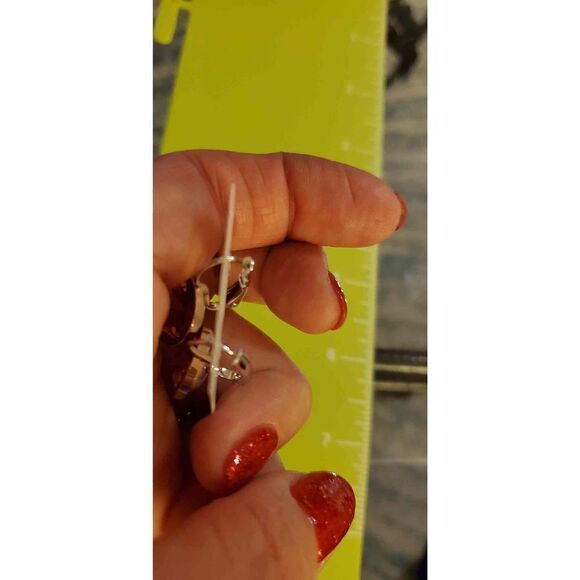 NEW! Swarovski Element Earrings Medium Pink Leverback Glam Simple Work Sparkling - Picture 3 of 4